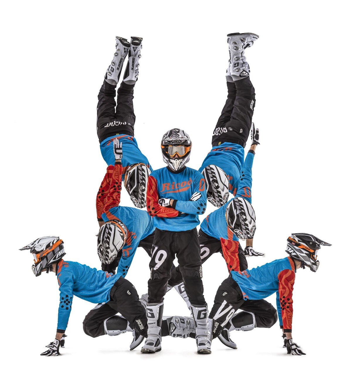 Ricoò - CASCO: Airoh Twist, 219,00 euro - MAGLIA: Ricoò Style Aqua, 49,00 euro, PANTALONI: Ricoò V9, 179,00 euro - GUANTI: Ricoò V9, 49,00 euro OCCHIALI: ProGrip 3450, 79,90 euro - STIVALI: Gaerne SG 12, 519,90 euro