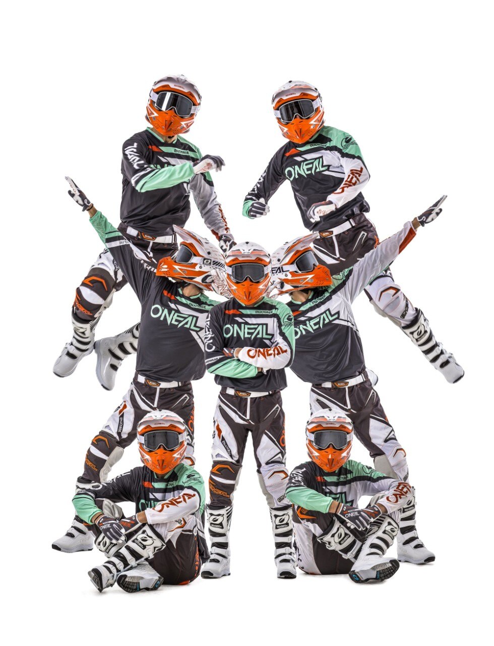O'Neal - CASCO: O’Neal 5Series Trace, 149,99 euro - MAGLIA: O’Neal Hardwear Rizer, 59,99 euro PANTALONI: O’Neal Hardwear Rizer, 189,99 euro - GUANTI: O’Neal Mayhem Rizer, 29,99 euro OCCHIALI: O’Neal B-50 Force, 89,99 euro - STIVALI: O’Neal Rmx, 199,99 euro