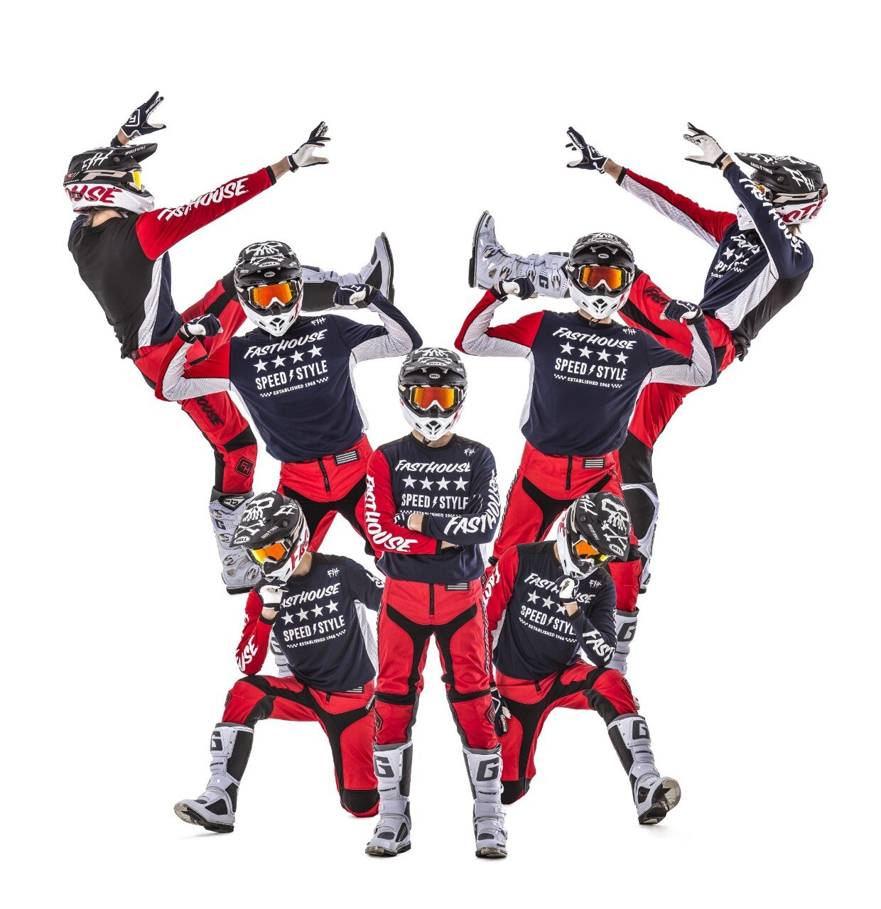 FastHouse - CASCO: Fasthouse by Bell Fast Tribe Moto-9, 699,00 euro - MAGLIA: Fasthouse Alpha L1, 64,00 euro PANTALONI: Fasthouse Grindhouse, 159,00 euro - GUANTI: Fasthouse Speed Style, 35,00 euro OCCHIALI: ProGrip 3200 FL, 89,95 euro - STIVALI: Gaerne SG 12, 519,90 euro