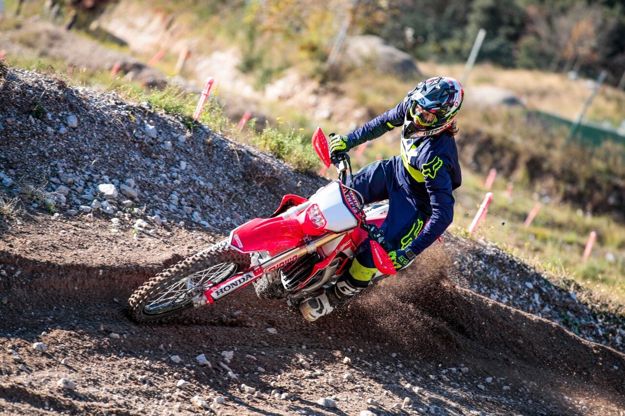 <div class='descrGalleryText'><p>Vai alla <b><u><a href="https://xoffroad.dueruote.it/prove/moto/2019/12/19/prova-honda-redmoto-enduro-2020.html" target="_self">prova completa</a></u></b>!</p>
</div>