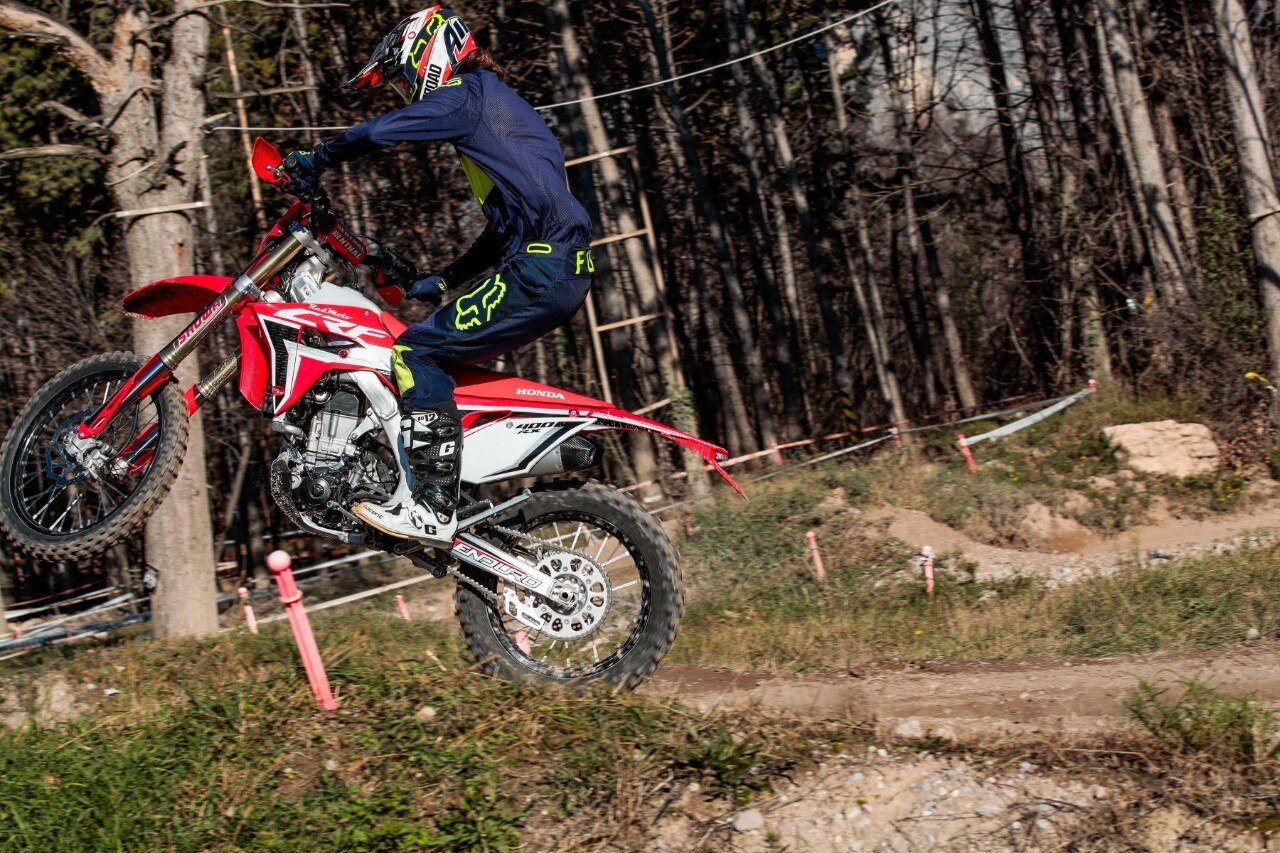 <div class='descrGalleryText'><p>Vai alla <b><u><a href="https://xoffroad.dueruote.it/prove/moto/2019/12/19/prova-honda-redmoto-enduro-2020.html" target="_self">prova completa</a></u></b>!</p>
</div>