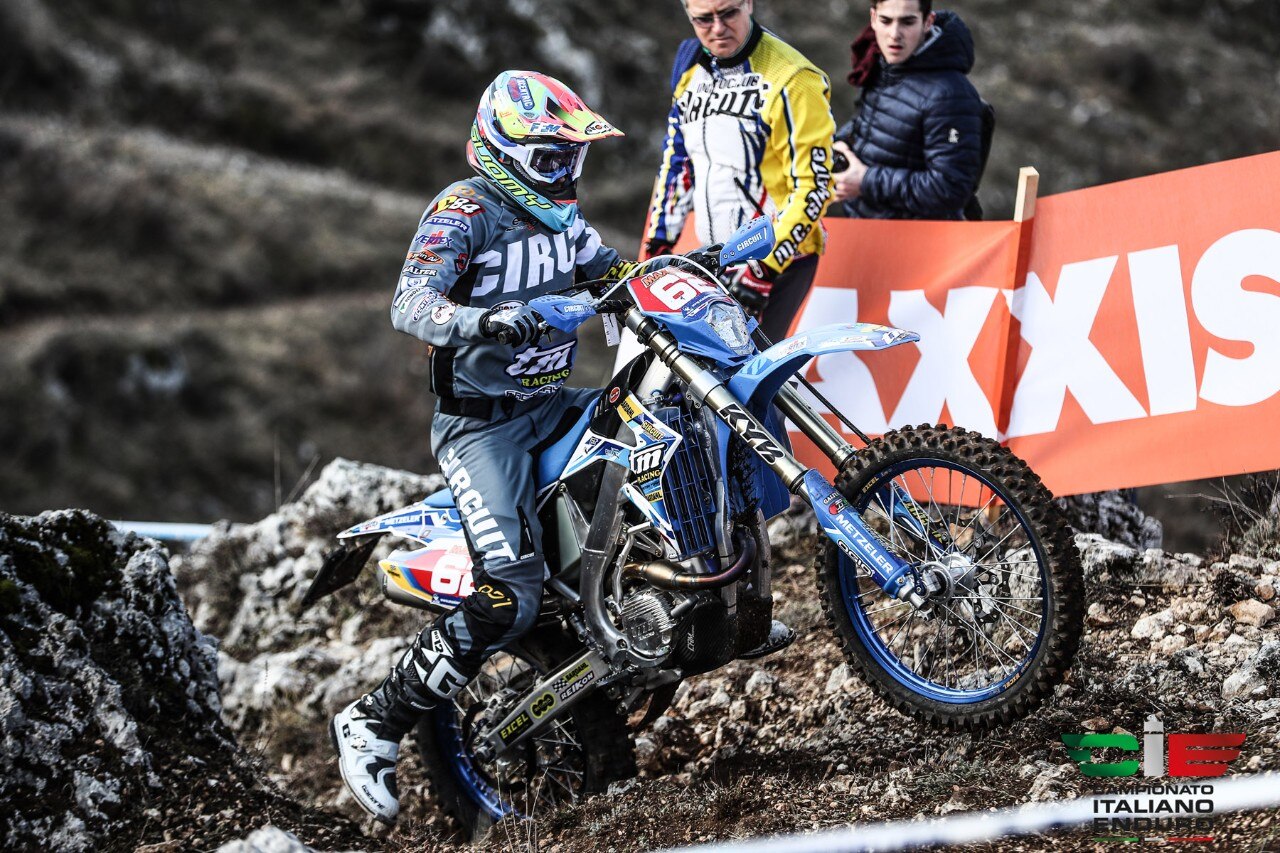 Assoluti d’Italia Enduro 2019, a Loic Larrieu e Steve Holcombe la prima prova