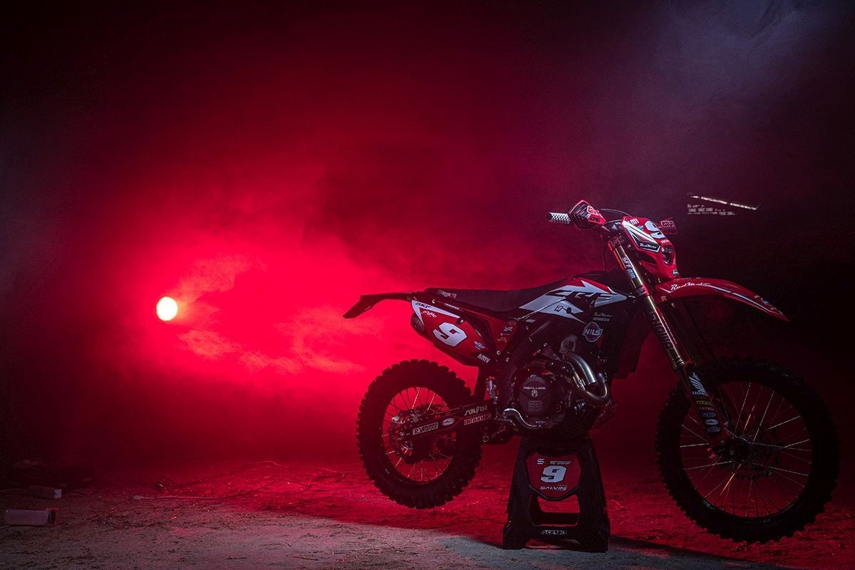 <div class='descrGalleryTitle'>CRF450RX S2 Motorsport </div>