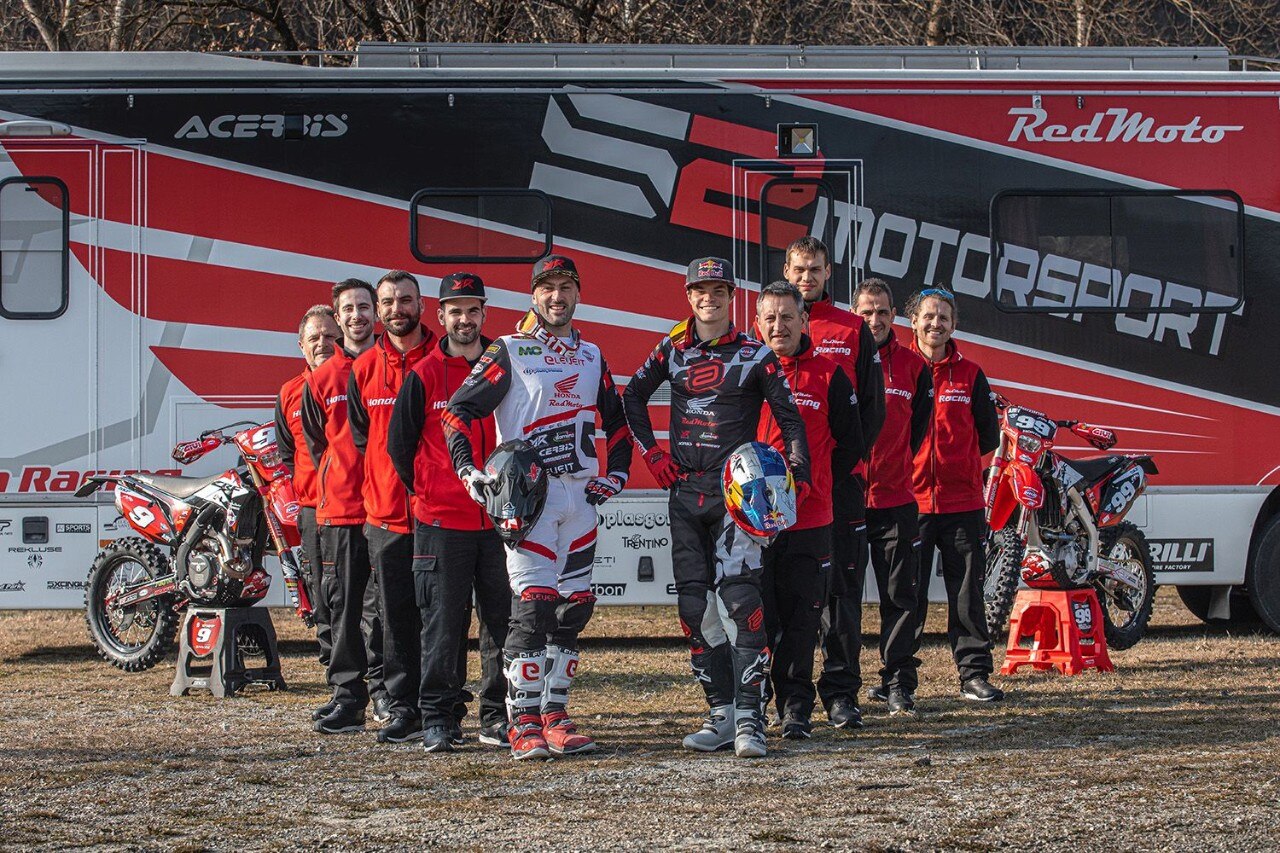 <div class='descrGalleryTitle'>Team S2 Motorsport Sembenini Honda RedMoto</div>