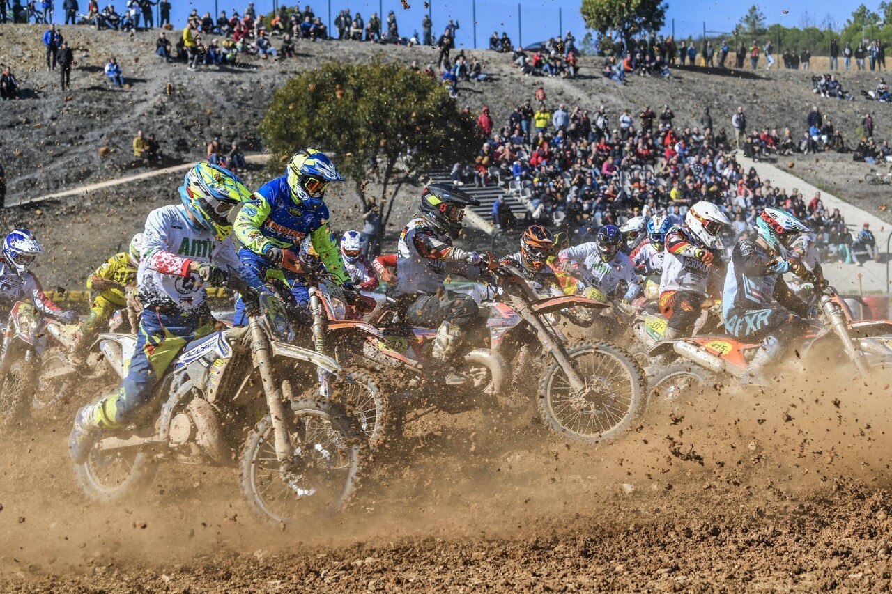 <div class='descrGalleryTitle'>Giorno 6</div><div class='descrGalleryText'><p>Partenza manche di motocross</p>
</div>