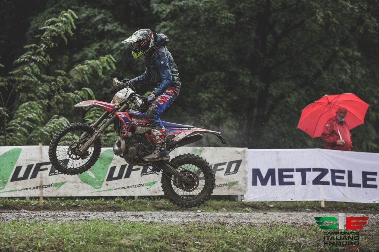 Brad Freeman domina sul fango di Darfo Boario Terme