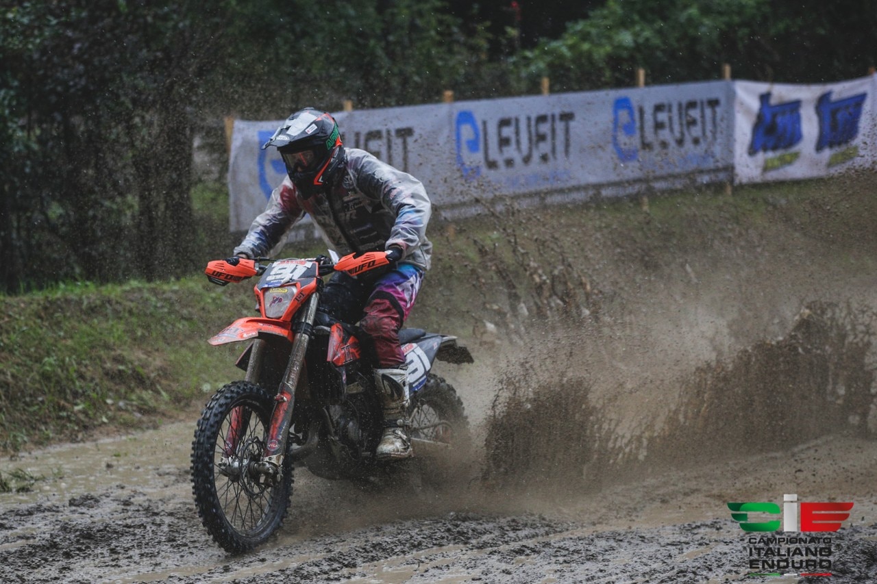 Brad Freeman domina sul fango di Darfo Boario Terme