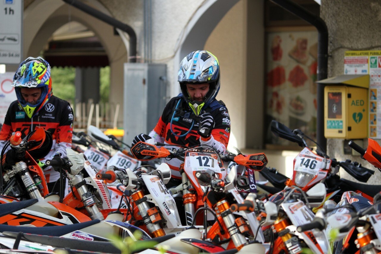 Il Trofeo Enduro KTM colpito da una bomba... d'acqua!