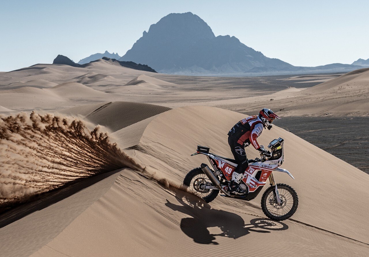 Cesare Zacchetti conclude la Dakar 2024 con la KOVE 450 Rally