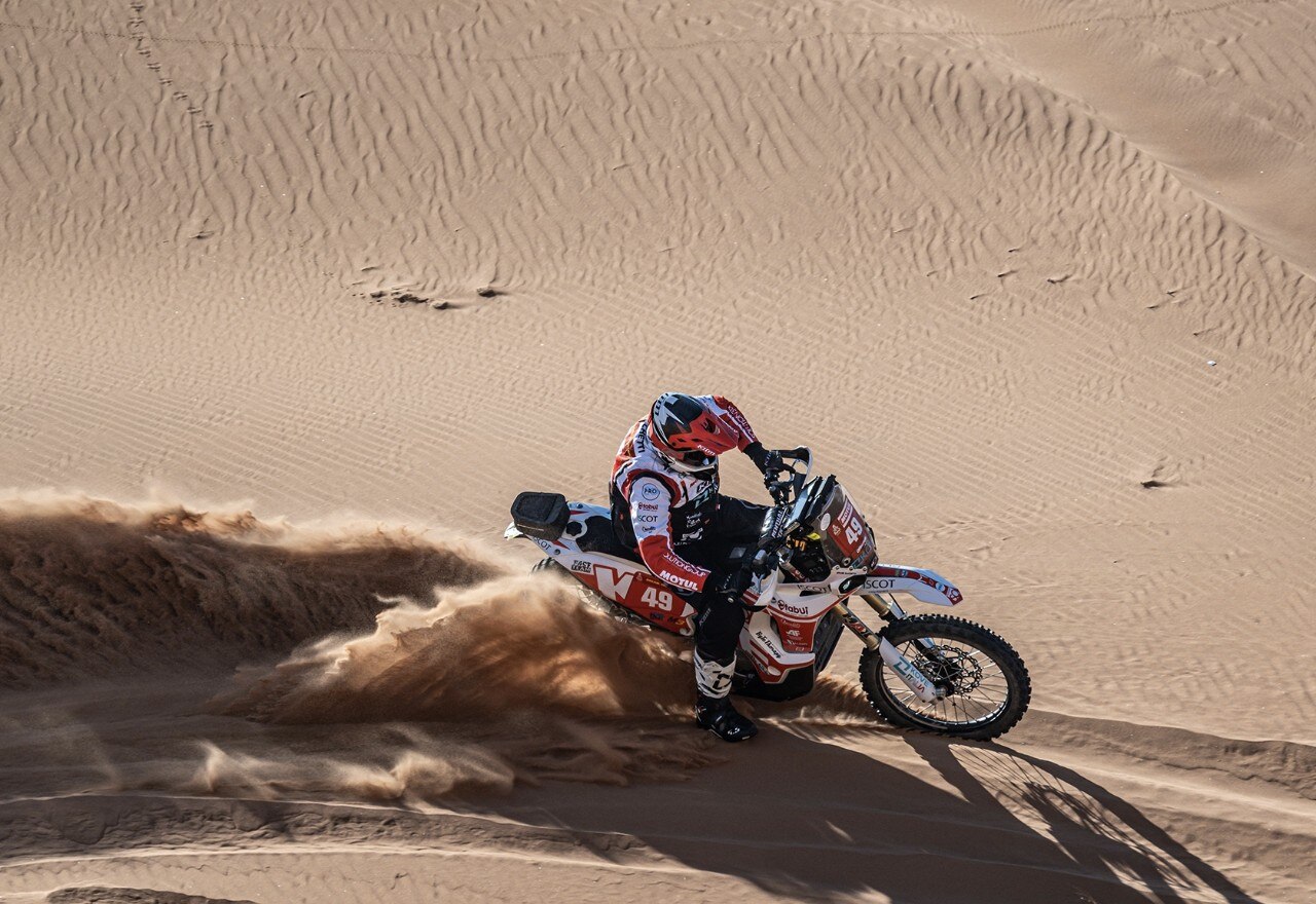 Cesare Zacchetti conclude la Dakar 2024 con la KOVE 450 Rally