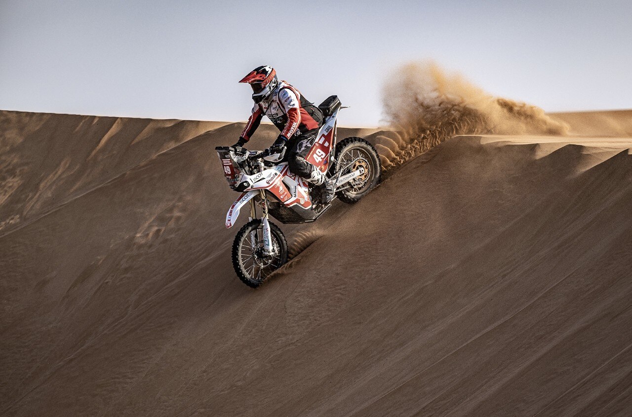 Cesare Zacchetti conclude la Dakar 2024 con la KOVE 450 Rally