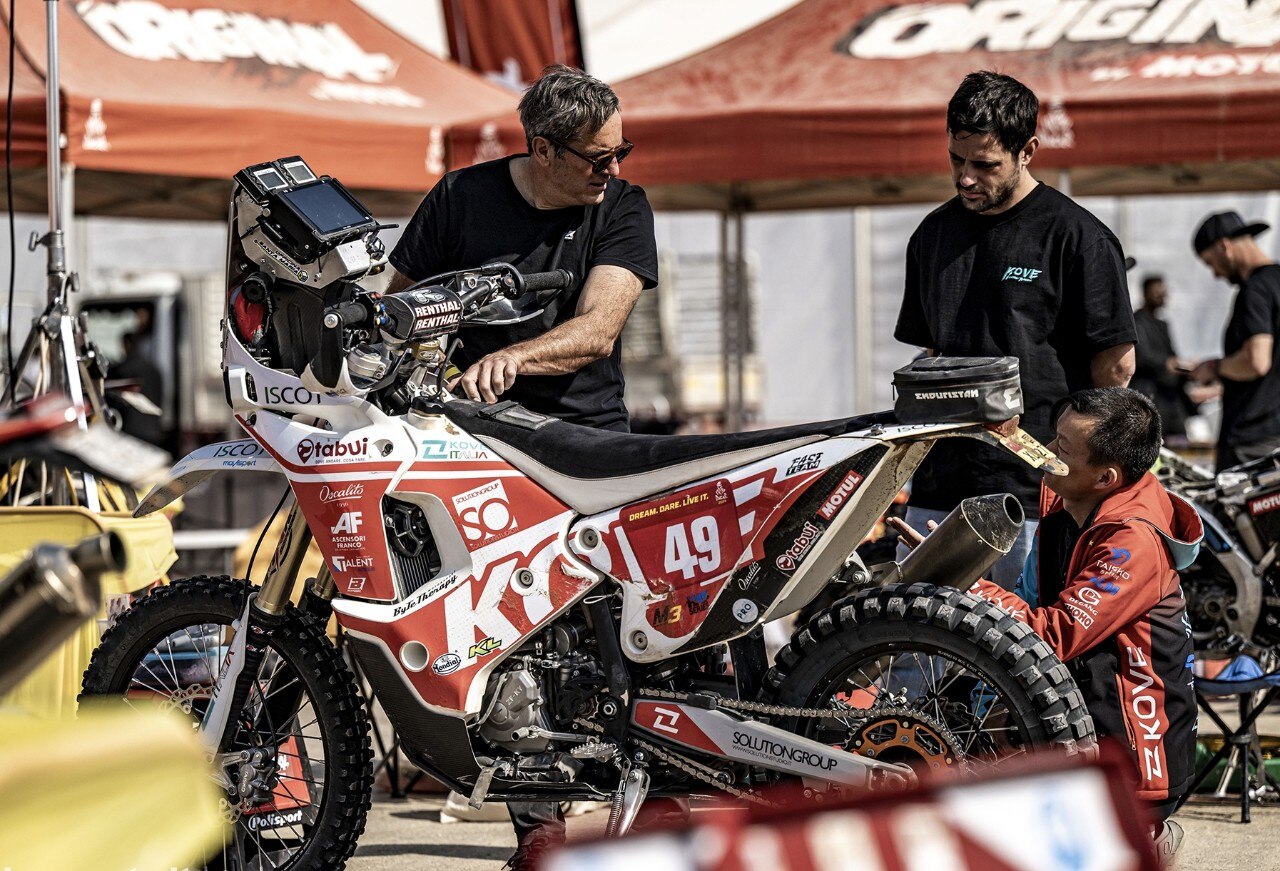 Cesare Zacchetti conclude la Dakar 2024 con la KOVE 450 Rally
