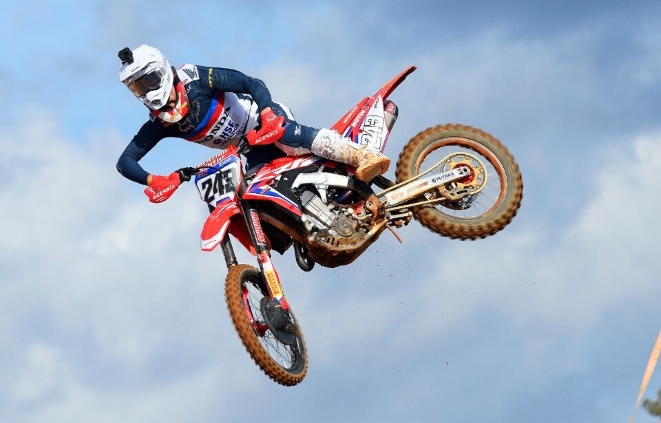 Mondiale MXGP 2019, doppietta di Gajser in Portogallo davanti a Cairoli Mondiale MXGP 2019, doppietta di Gajser in Portogallo davanti a Cairoli