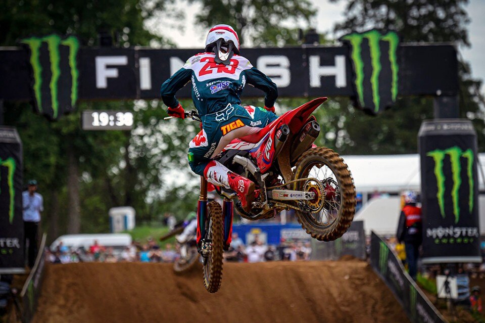 Mondiale MXGP 2019, Gajser vince anche in Lettonia. Cairoli ed Herlings KO Mondiale MXGP 2019, Gajser vince anche in Lettonia. Cairoli ed Herlings KO