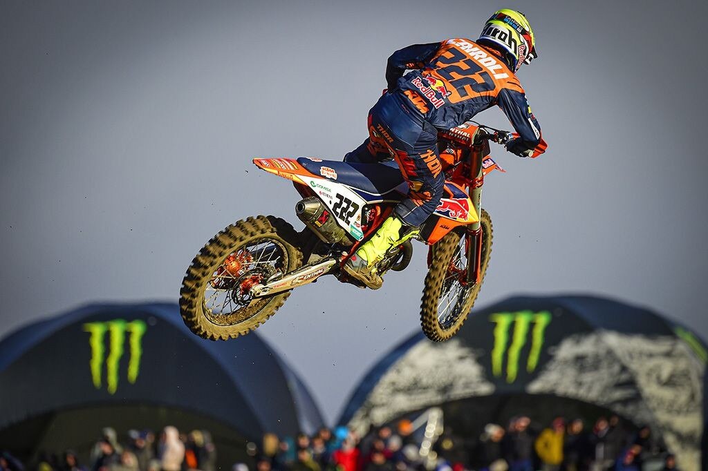 <div class='descrGalleryTitle'>Antonio Cairoli</div><div class='descrGalleryText'><p>3° MXGP</p>
</div>