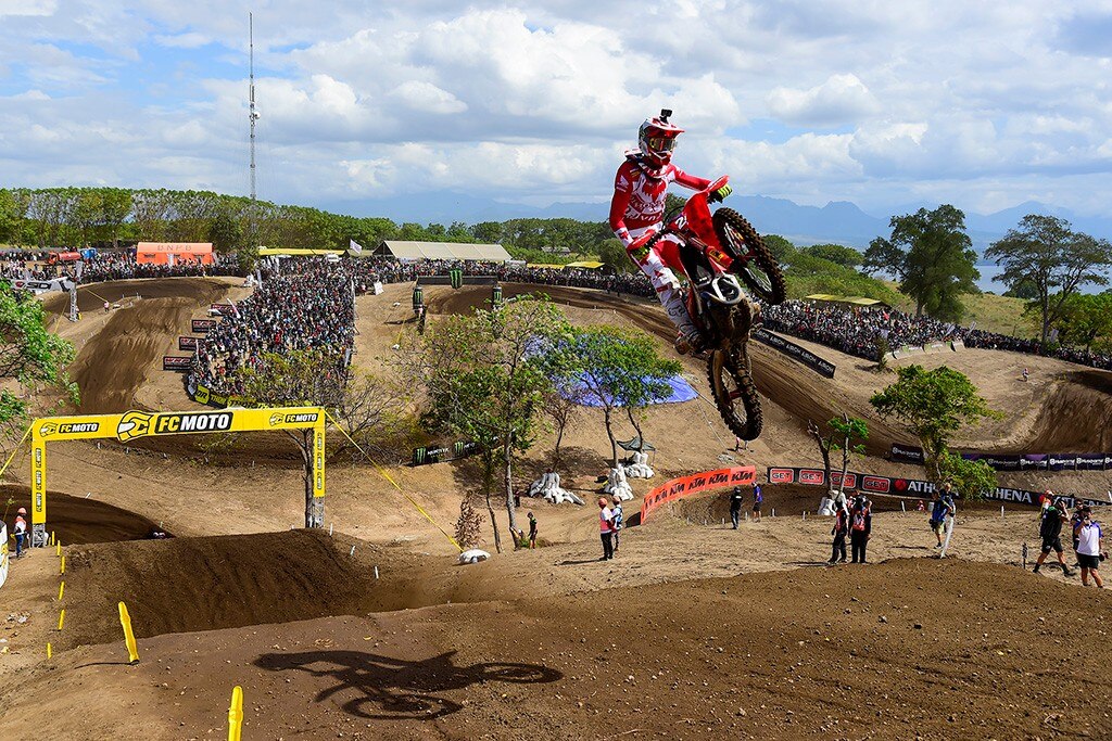 Gajser e Vialle dominano l'MXGP d'Indonesia - VIDEO