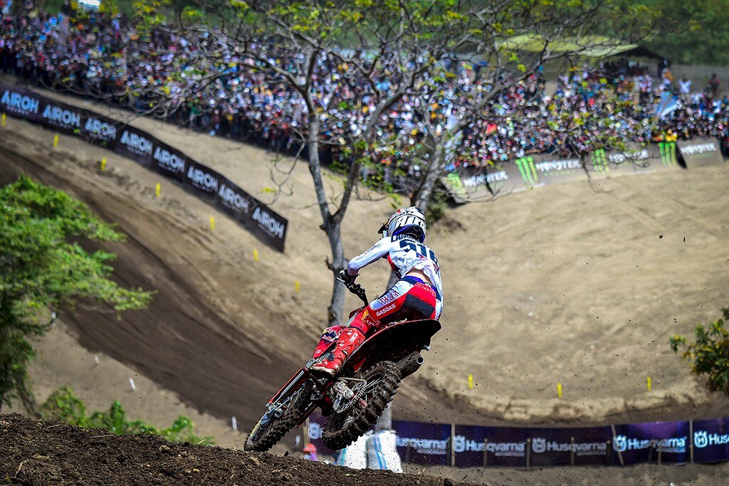 Gajser e Vialle dominano l'MXGP d'Indonesia - VIDEO