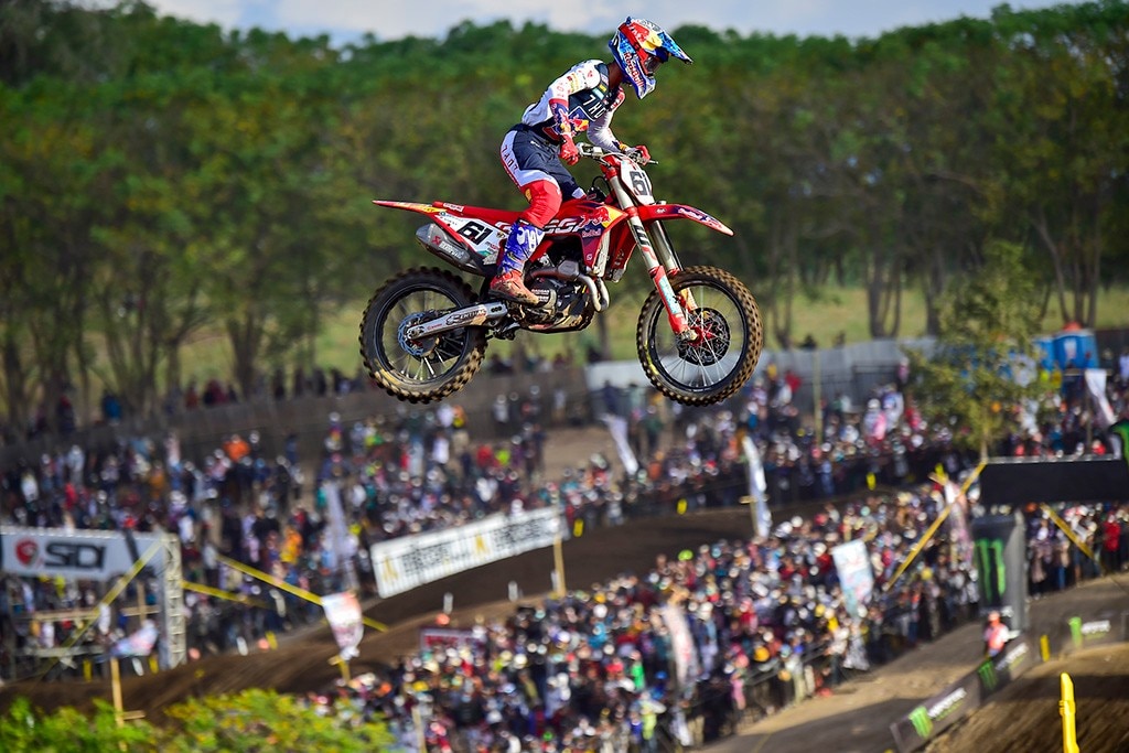 Gajser e Vialle dominano l'MXGP d'Indonesia - VIDEO