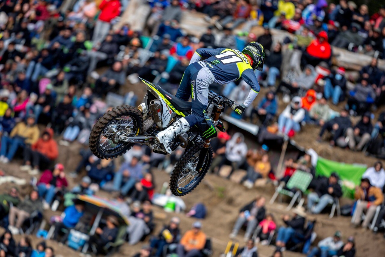 Triumph sul podio all'esordio nel Campionato del Mondo MX2
