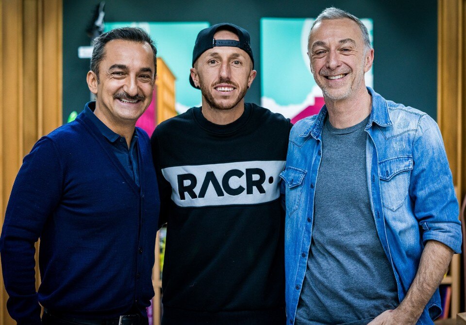 Velocità, fango e gloria a Deejay chiama Italia