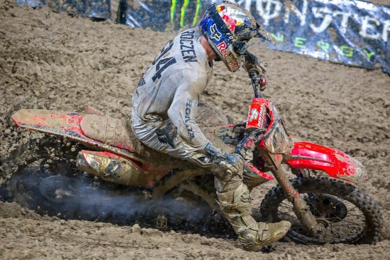 AMA Supercross, il fango brucia…