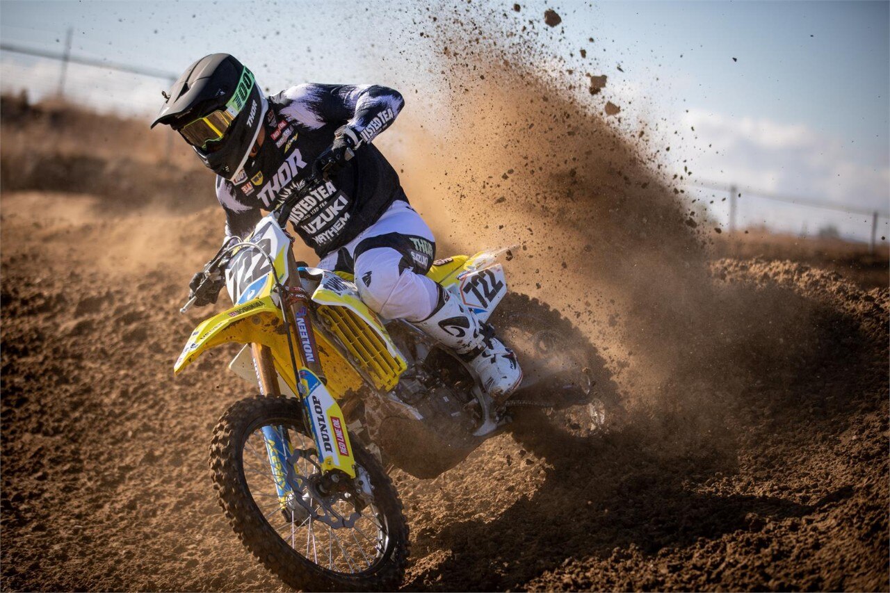 Suzuki presenta la nuova squadra Supercross 2021