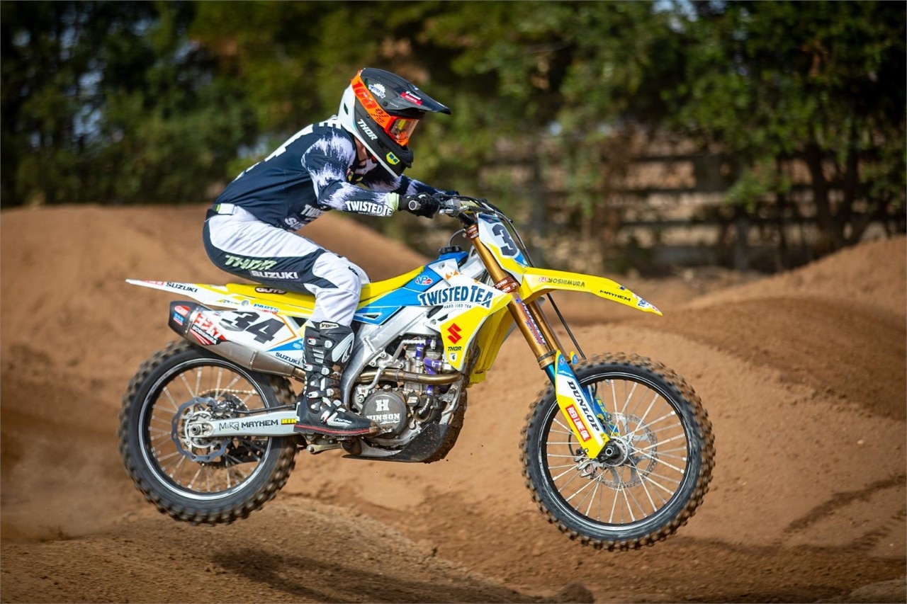 Suzuki presenta la nuova squadra Supercross 2021