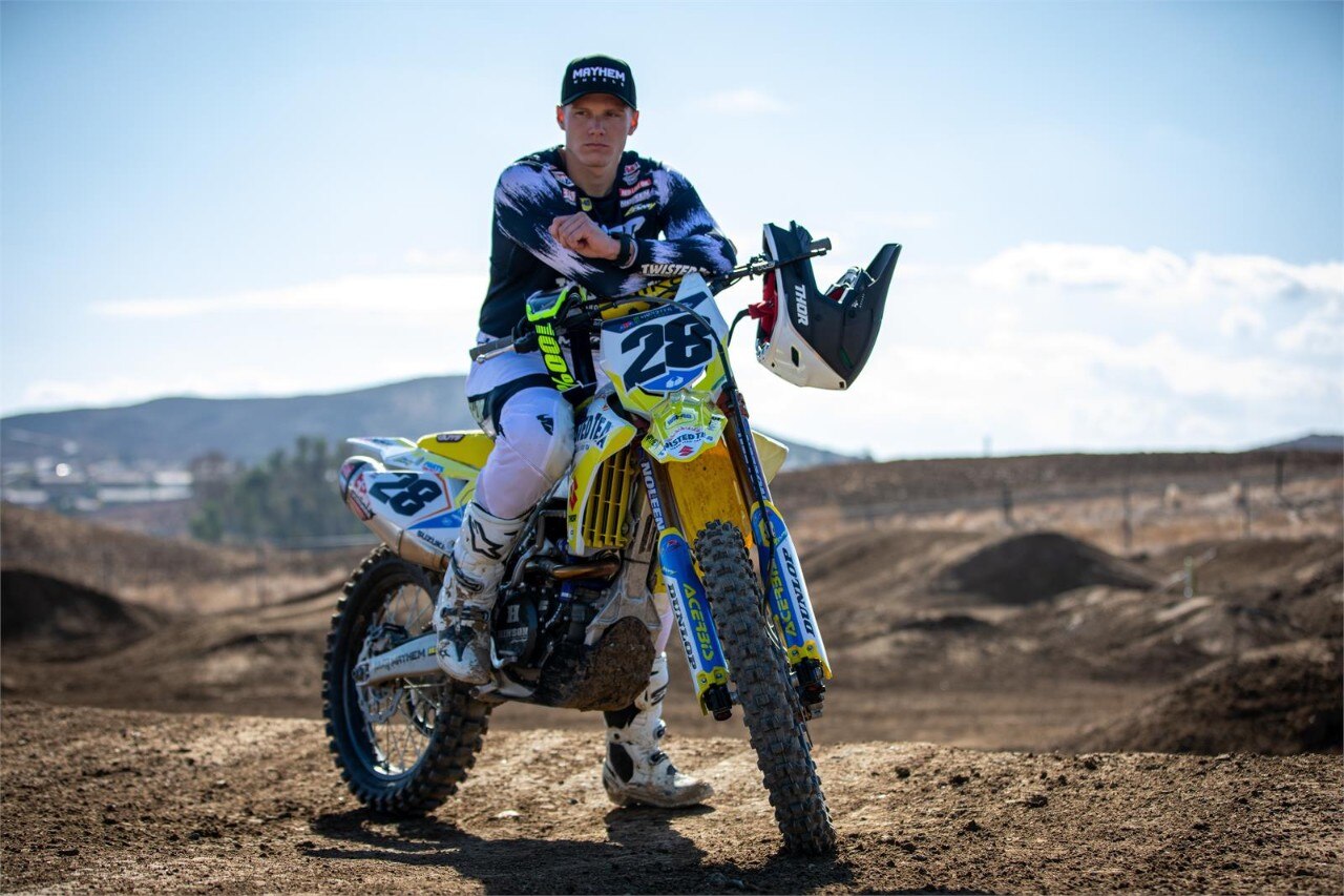 Suzuki presenta la nuova squadra Supercross 2021