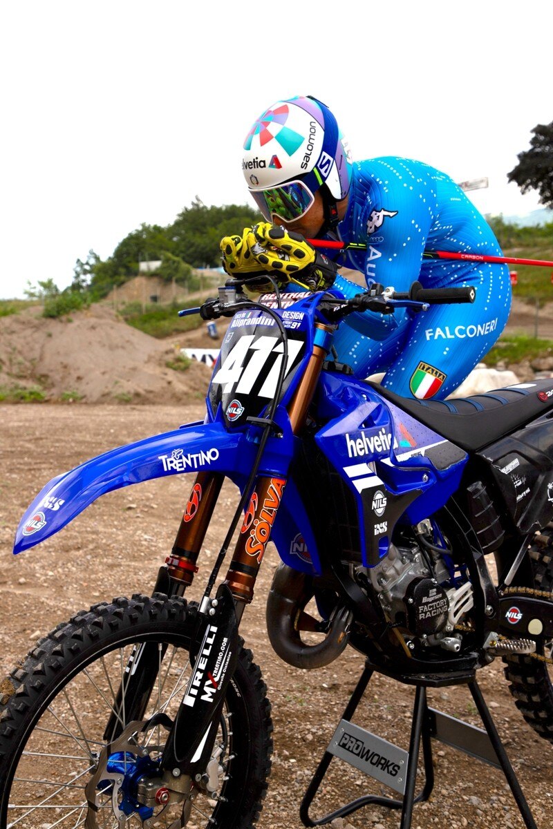 Luca De Aliprandini a tutta velocità, nello sci e nel motocross