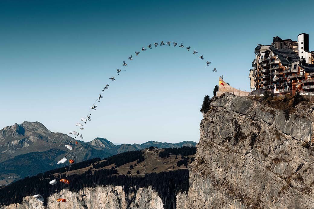 Modalità volo: Tom Pagès, salto nel vuota da 135 m!