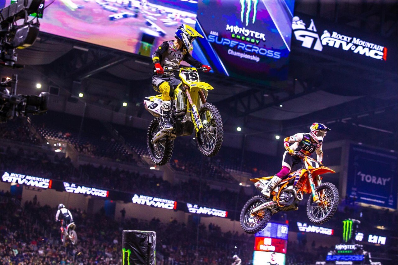 AMA SX: guarda un po', una Suzuki davanti a tutti…