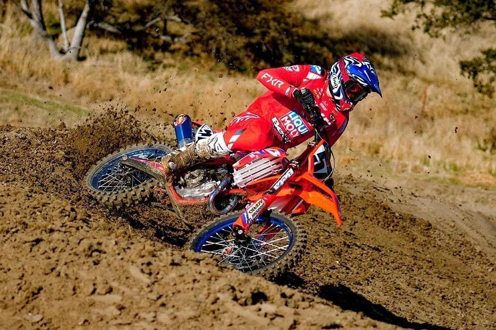 Liqui Moly Beta Factory Supercross Team 2025