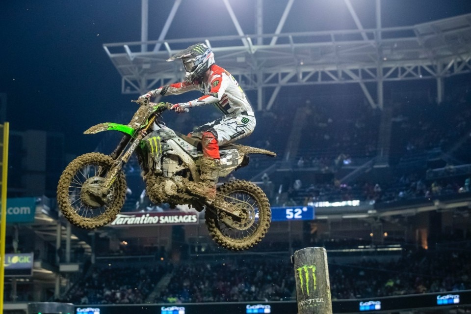 AMA Supercross 2019, Tomac galleggia sul fango di San Diego AMA Supercross 2019, Tomac galleggia sul fango di San Diego