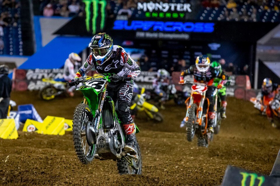 AMA Supercross 2019, Eli Tomac vince anche a Denver e mette pressione a Cooper Webb