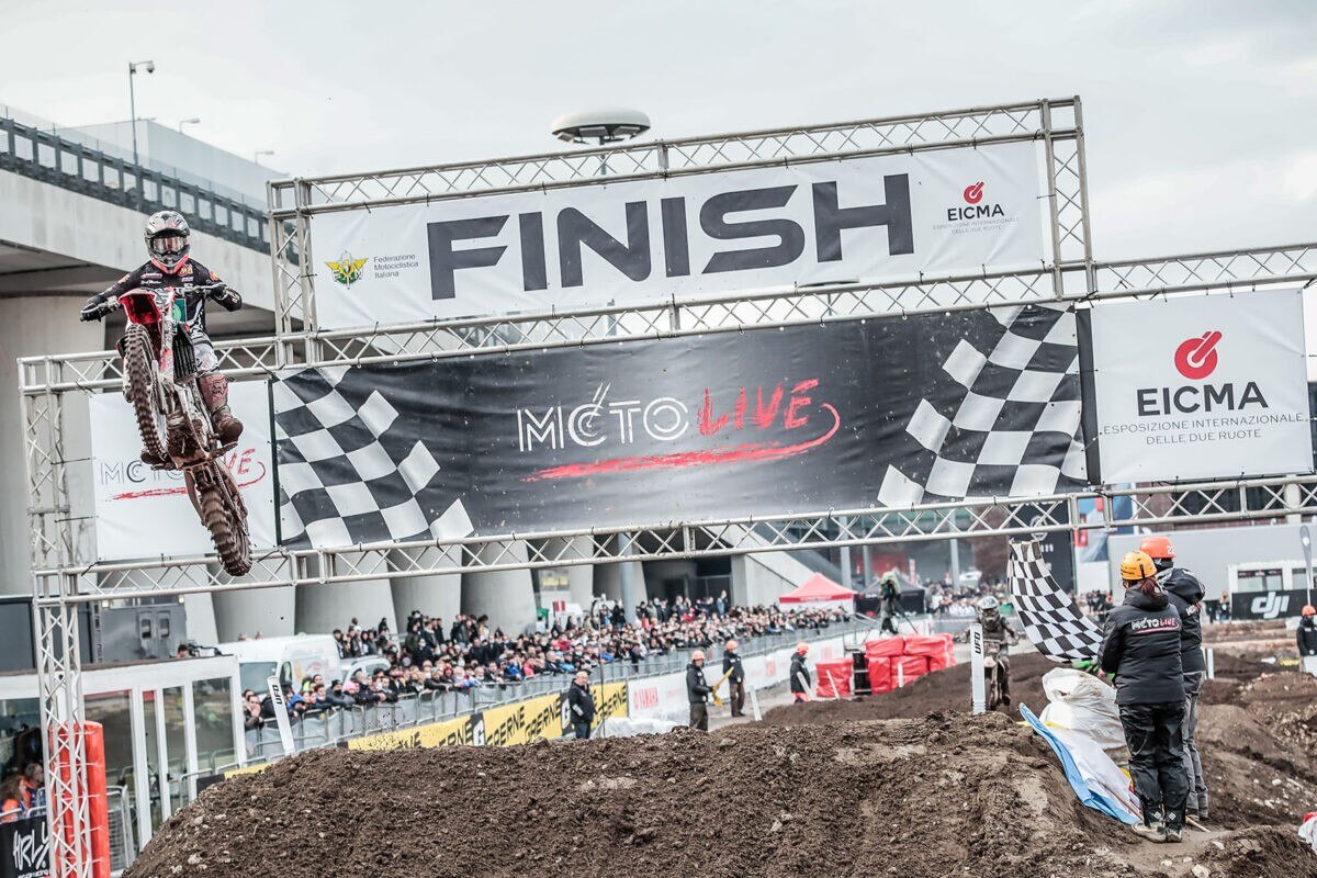 Tutto lo spettacolo delle gare dell'area MotoLive di EICMA 2021!