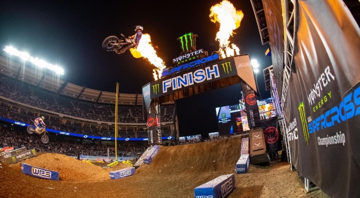 AMA Supercross 2022, ad Anaheim 2 prima vittoria di Tomac con la Yamaha - VIDEO
