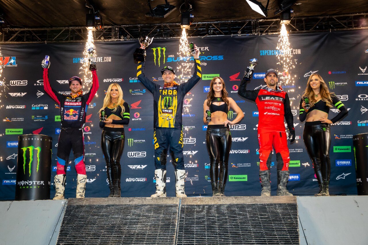 AMA Supercross 2022, Jason Anderson domina ad Anaheim 3 - VIDEO