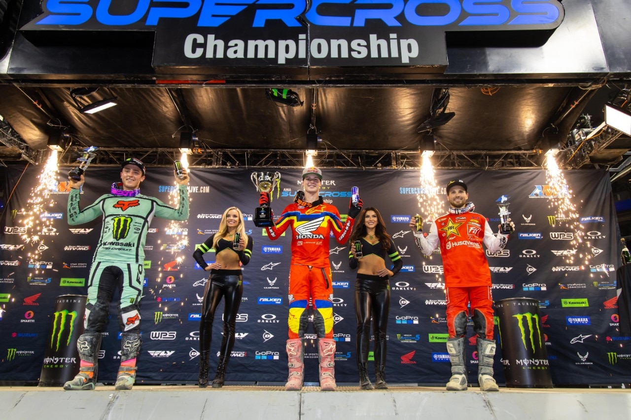 AMA Supercross 2022, Eli Tomac conquista anche Indianapolis - VIDEO