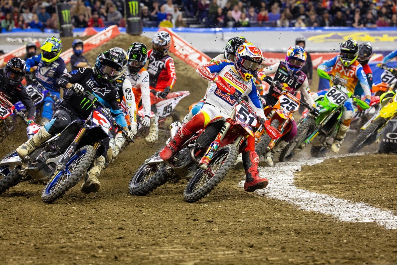 AMA Supercross 2022, Eli Tomac conquista anche Indianapolis - VIDEO