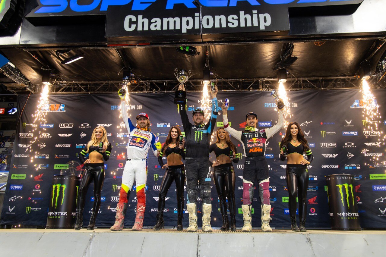 AMA Supercross 2022, Eli Tomac conquista anche Indianapolis - VIDEO