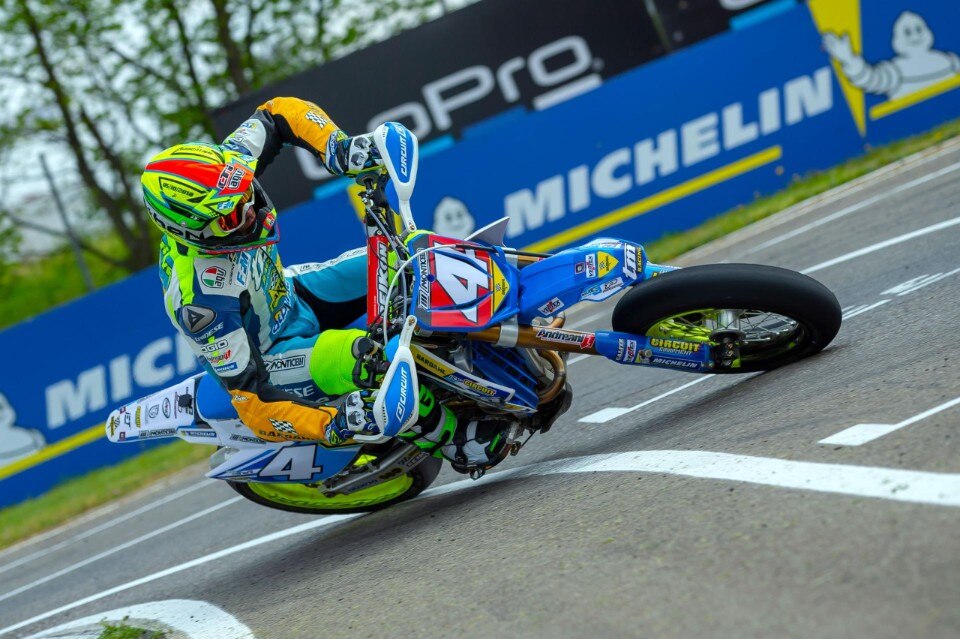 Campionato Europeo S2 Supermoto, Thomas Chareyre vince a Ottobiano davanti a Elia Sammartin