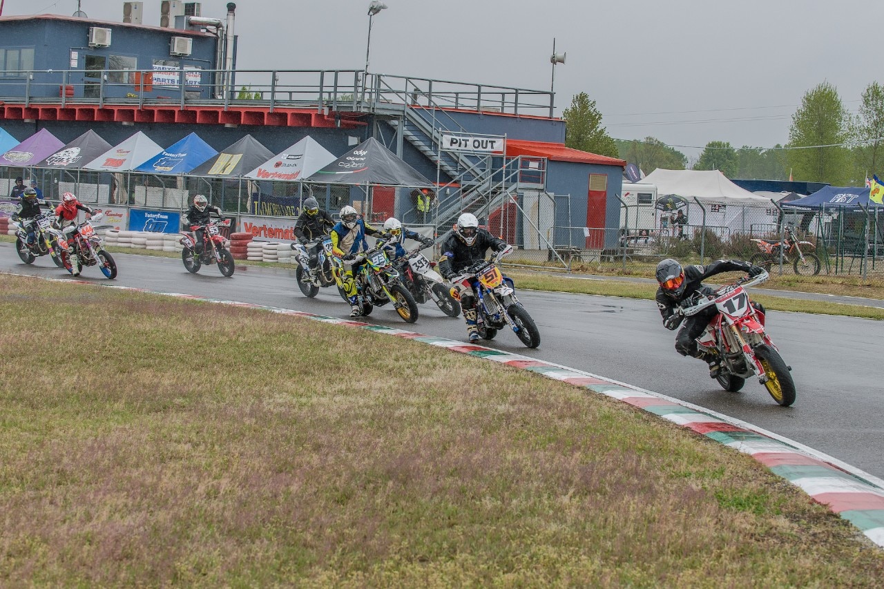 Campionato Regionale Supermoto Nord Italia, sliding in the rain a Ottobiano