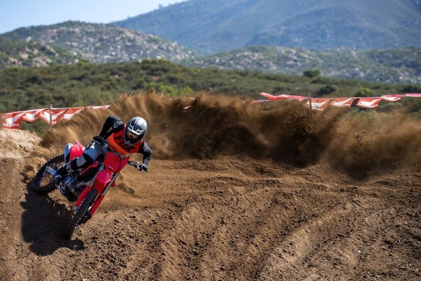 Nuova Honda CRF450R 2021: dalla RW di Tim Gajser alla R per il grande pubblico