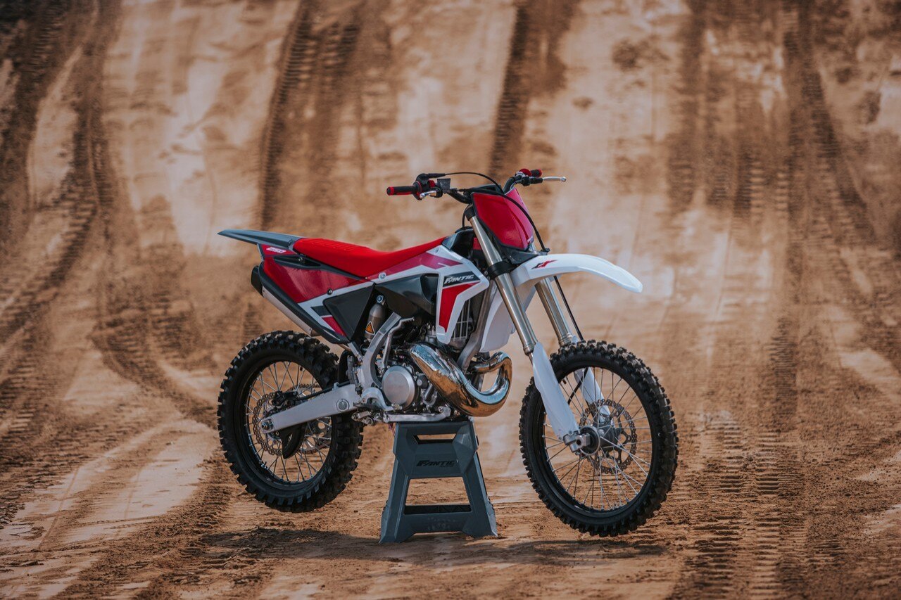Fantic presenta la nuova gamma Enduro e Motocross 2022