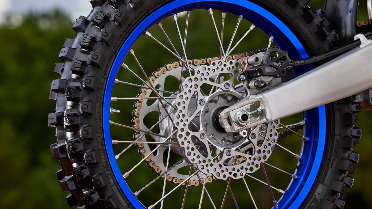 Yamaha YZF450F 2023: più leggera, più snella e più potente