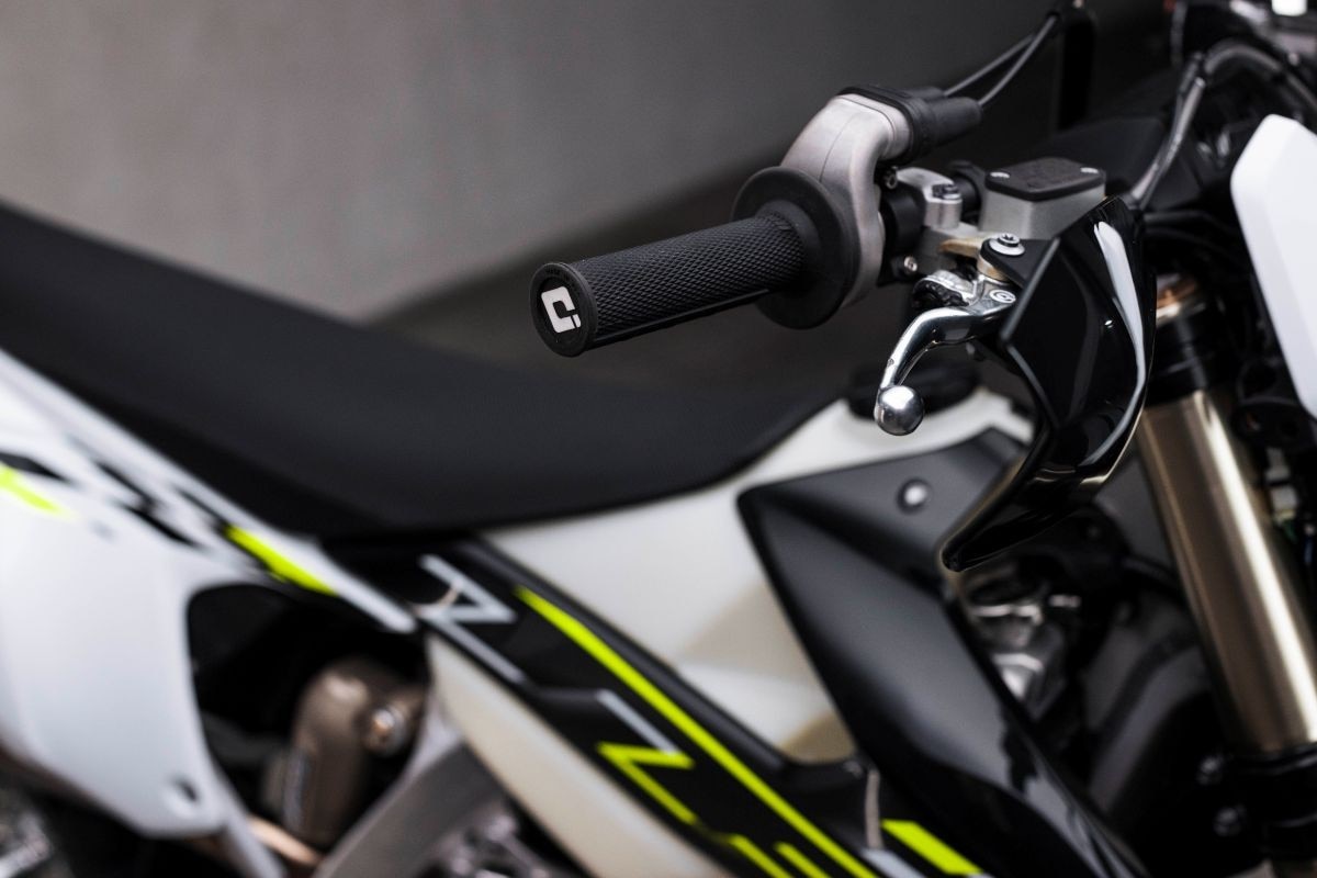 Triumph presenta le enduro TF 250-E e TF 450-E