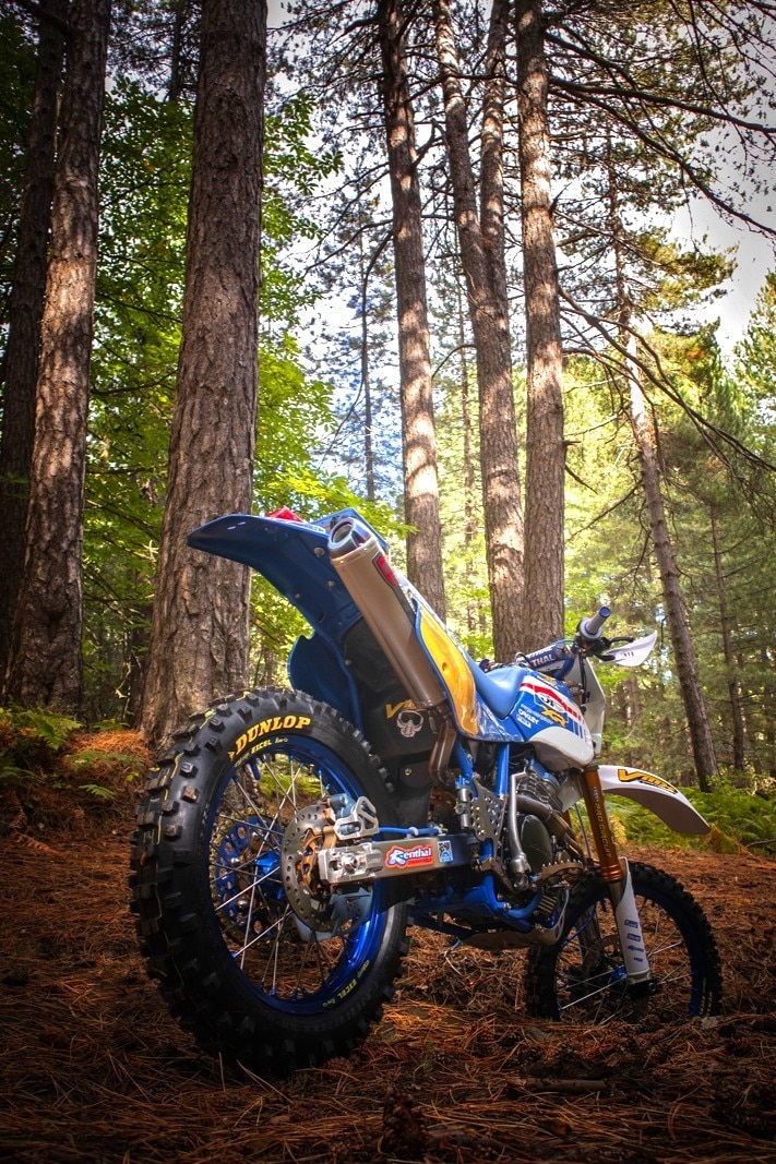 Honda XR600R by VMX Restomod: dall'Etna alle Alpi