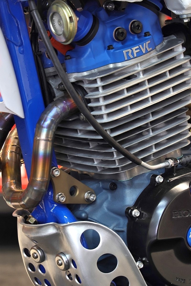Honda XR600R by VMX Restomod: dall'Etna alle Alpi
