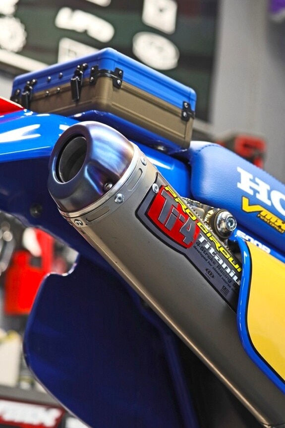 Honda XR600R by VMX Restomod: dall'Etna alle Alpi