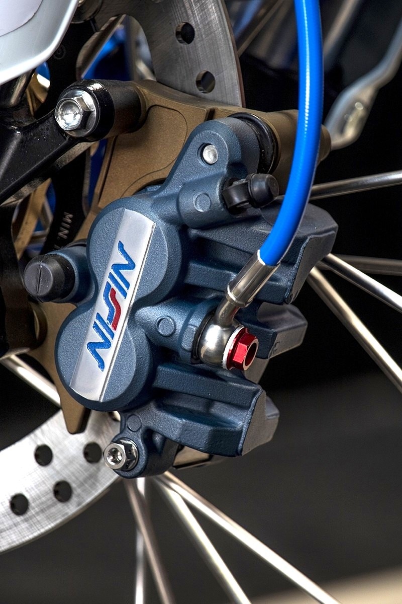 Honda XR600R by VMX Restomod: dall'Etna alle Alpi